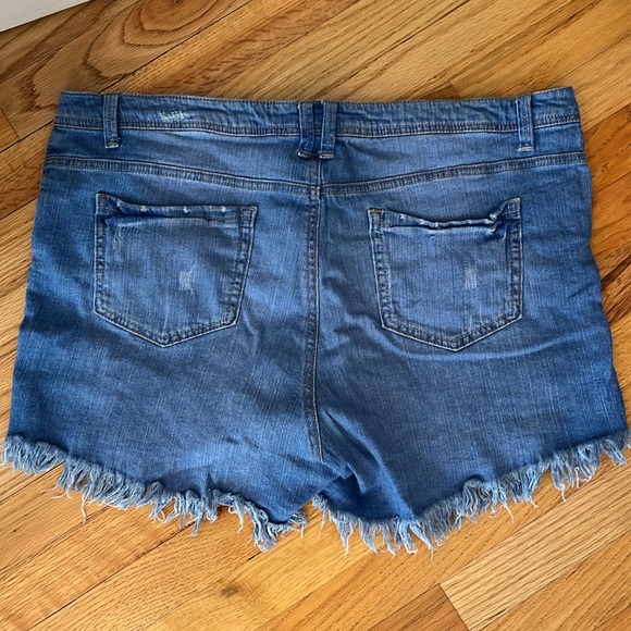 Fashion to Figure Jean denim shorts Sz 18 - Picture 6 of 6